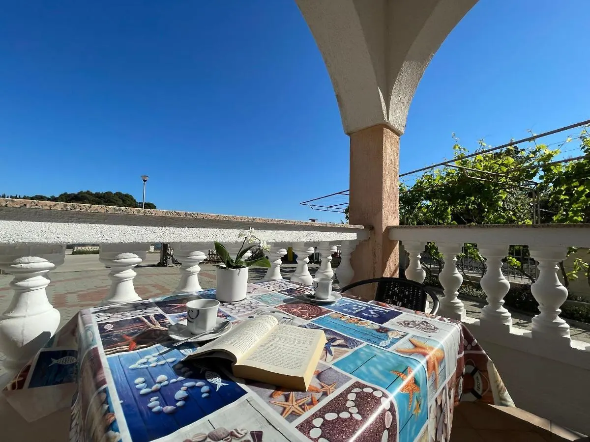 Apartmani Ruzarija Rab Town 0*,
