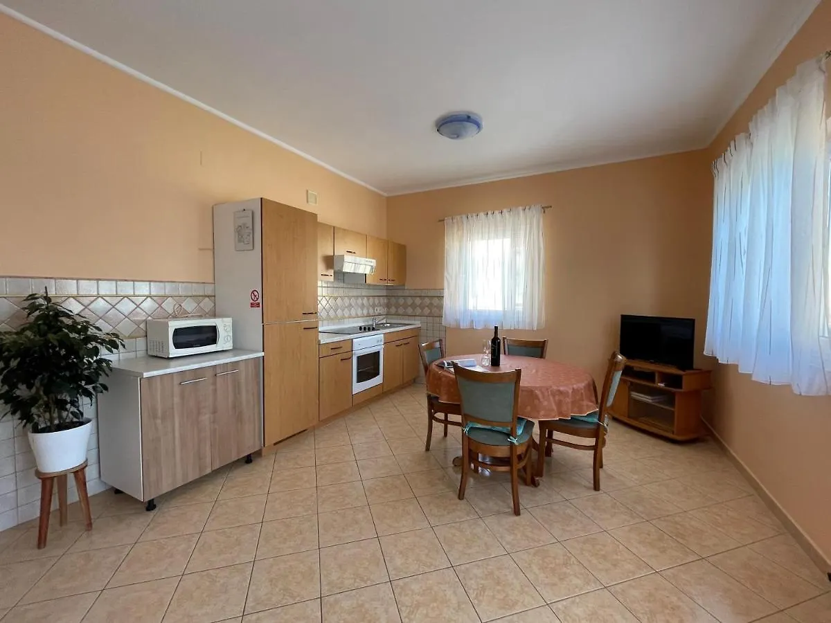 Apartmani Ruzarija Rab Town